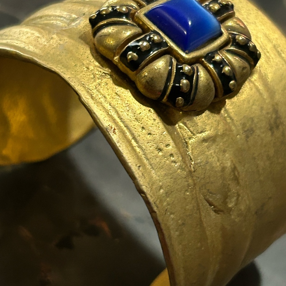 Vintage Unsigned Gold Tone Statement Cuff Bracele… - image 4